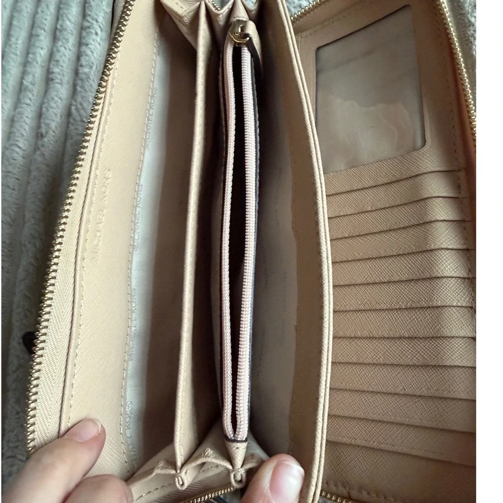 Michael‎ Kors Jet Set Travel Saffiano Leather Zip Around Wristlet Wallet Beige